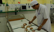 Bé gái 3 tháng tuổi mang khối u khổng lồ 