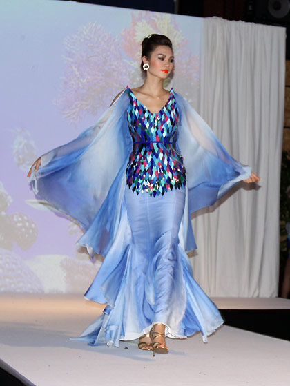 Chân dài tự tin trên sàn catwalk London