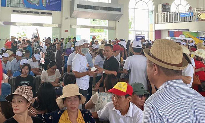 Nỗi khổ đi nghỉ tháng cao điểm