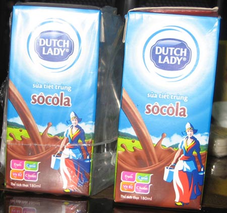 Sữa Dutch Lady bị 'tố' bốc mùi, nổi lợn cợn 