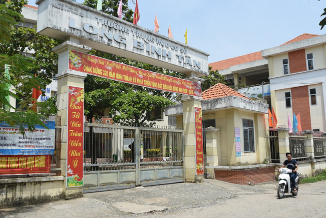 Đề thi bị phản ứng vì giống quảng cáo rượu Làng Vân