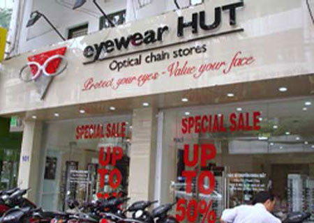 Mắt kính Eyewear Hut khuyến mãi mùa Noel  