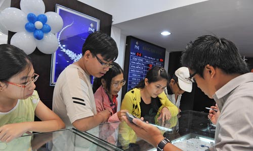 Tỷ giá USD lên đỉnh