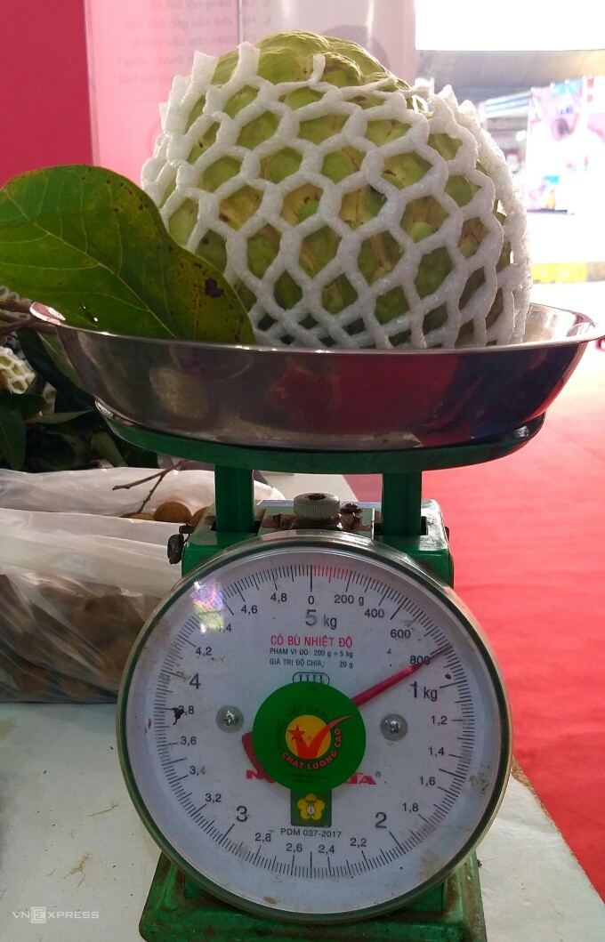 Nhà vườn tìm đầu ra cho na 'khổng lồ', chuối tím đỏ