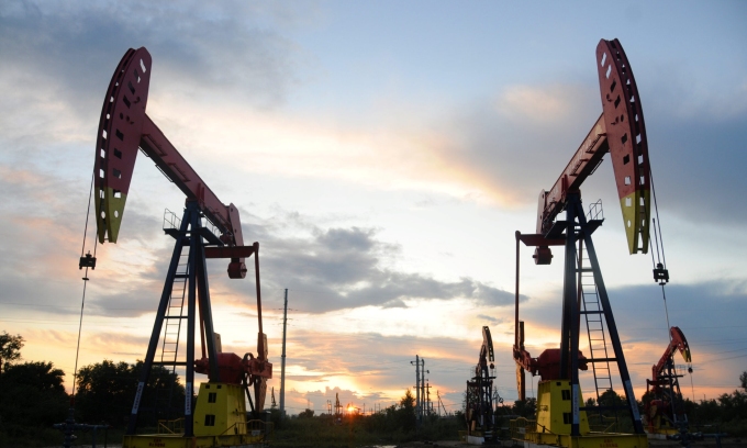 OPEC+ tiếp tục giảm sản xuất dầu