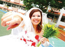  Tự cưới mình  