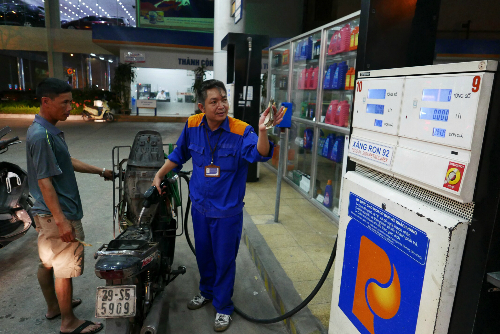 Petrolimex tăng lãi 80% do được bù đắp chi phí