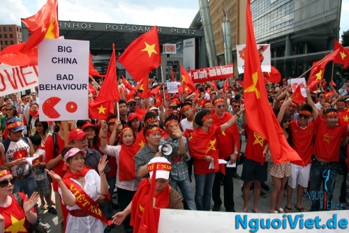 Sóng dâng không chỉ ở Biển Đông - Sóng trào trong lòng người Việt