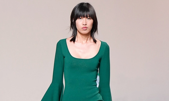 Phương Oanh diễn show Elie Saab