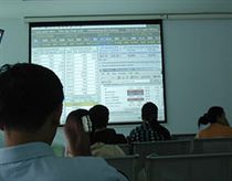 Kẻ khóc người cười trên sàn vàng
