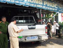 Đi ăn cưới, xe biển xanh lao vào nhà dân 