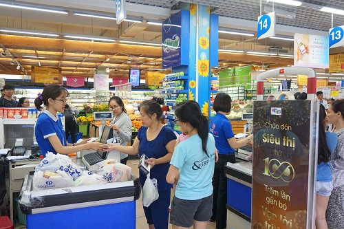Người Việt ngày càng chi nhiều tiền mua hàng cao cấp
