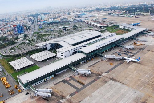 Tân Sơn Nhất đóng cửa đường băng bị sét đánh hỏng
