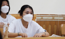 Hàng nghìn học sinh đổ về trường Sư phạm Hà Nội thi đại học