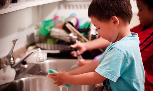 Dạy con kiếm tiền từ bé