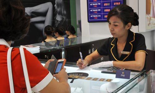 Nhà đầu tư chốt lời khiến vàng giảm giá