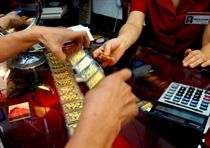 Thị trường vàng đột ngột đảo chiều 