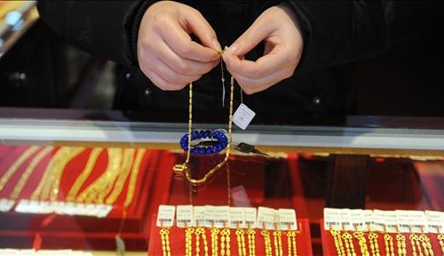 Giá vàng dao động quanh mốc 1.300 USD