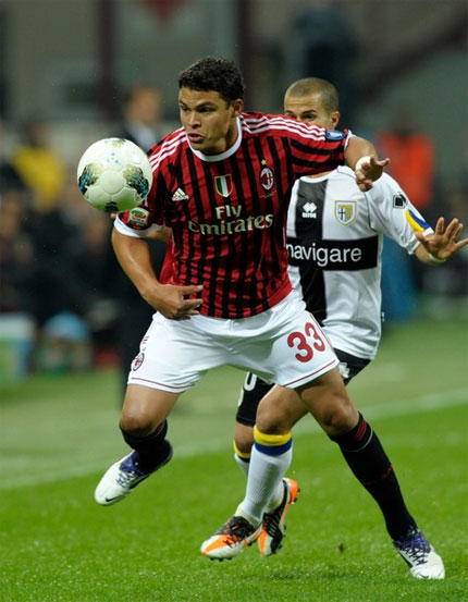 Milan tiếp tục bay cao