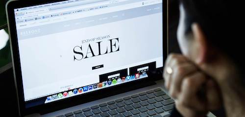 Dân buôn online sẵn sàng thức xuyên đêm để 'canh' Black Friday