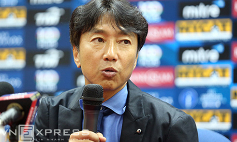 HLV Miura trả lời phỏng vấn trực tuyến VnExpress